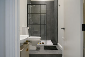 Shower room- click for photo gallery
